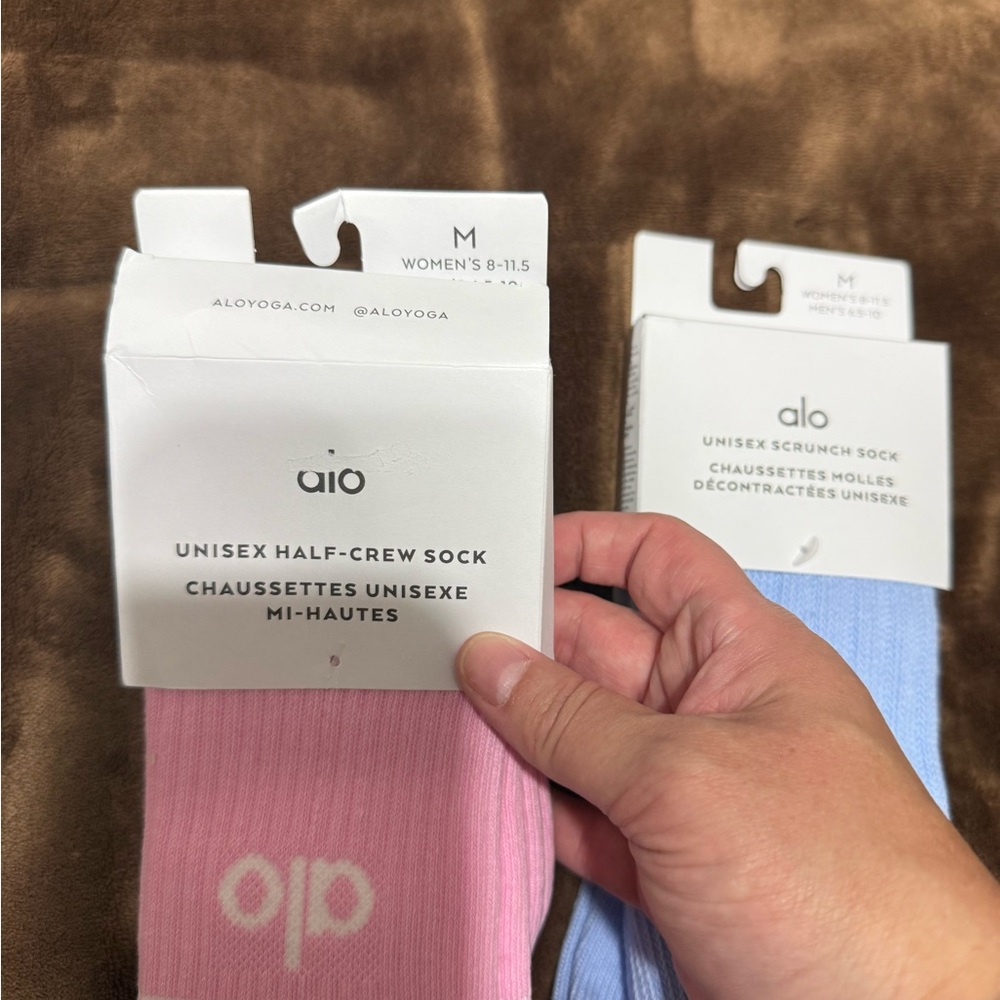 2 pairs of NWT ALO Yoga Pink & Light Blue Unisex Casual Socks - Picture 3 of 9